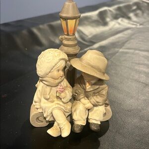Precious moments - Charming Figurine of Couple by Lamp Post